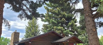 Tømmerhytte med moderne fasiliteter, gangavstand til byen. 