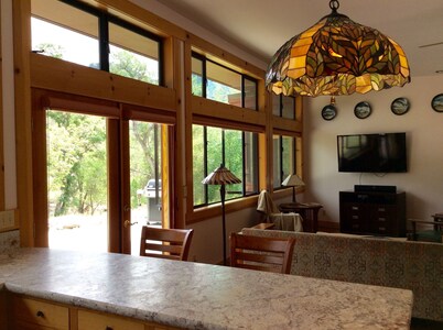 Private, upscale, riverfront cabin, sleeps 6; amazing amenities to dazzle