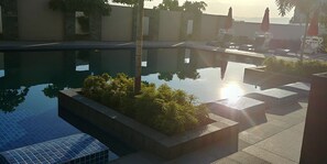 2 outdoor pools