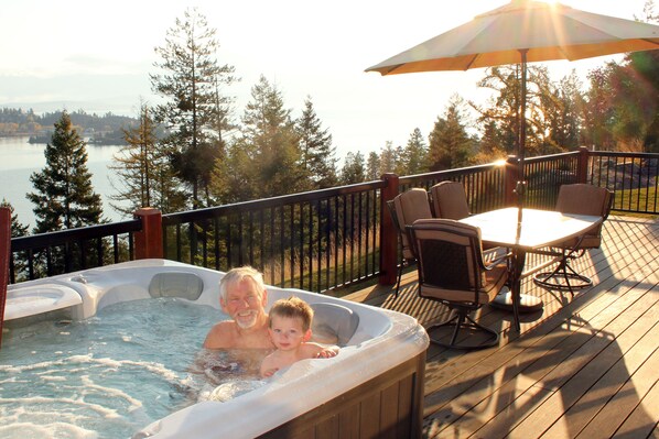 Outdoor spa tub