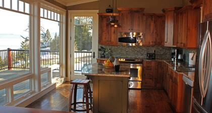 “Bella Vista” Overlooking Beautiful Flathead Lake with Great Panoramic Views!