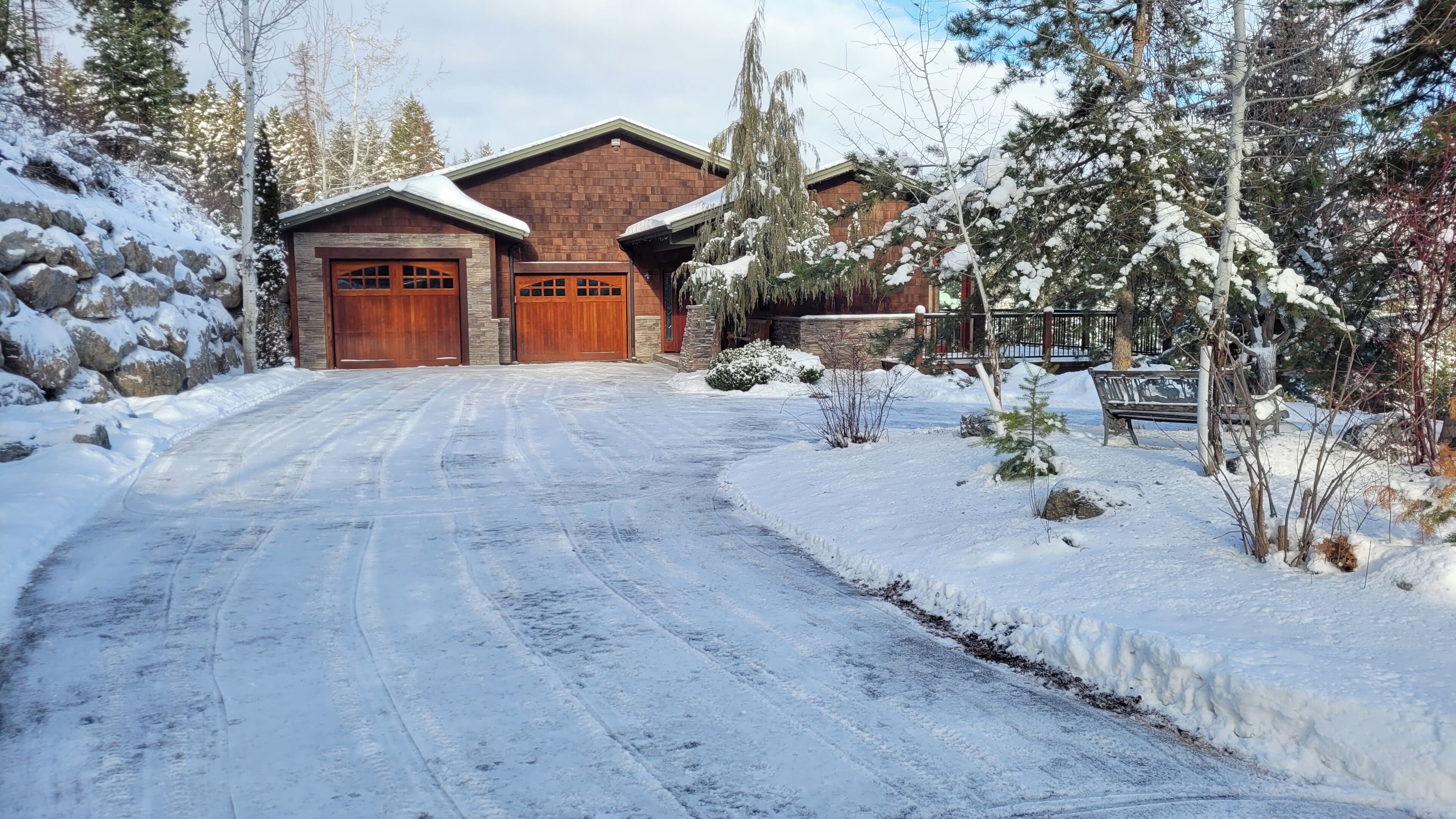 You don't have to worry about winter snows. t
The road is well maintained. 