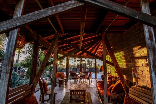 12 bedrooms Custom Home w/ 2 casita's, 18-hole chipping course & man-cave