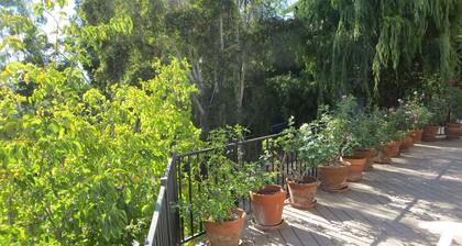 Haista ruusuja kannella Eagle Rockissa