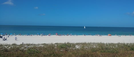 Liegestühle, Strandtücher