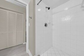 Shower, hair dryer, towels, soap - Beach Club Condo - Private Beach Access + Pool (Marco Island)