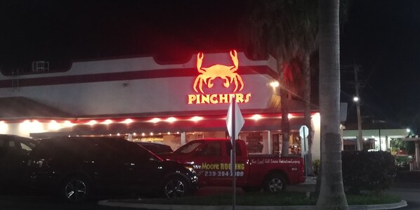 Estacionamiento en la propiedad, se necesita auto 