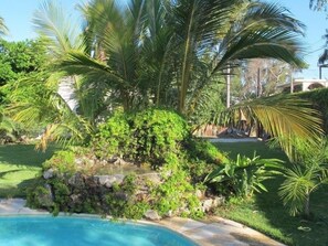 Property grounds - Full-privacy in charming 3-bdr house with heated pool, garden & jet tub (La Cruz de Huanacaxtle)