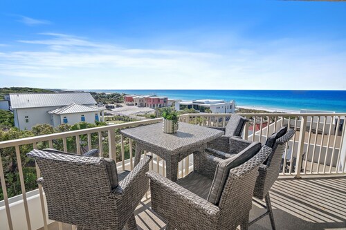 Tops'l Resort Beach Manor Ocean Blue Chic Condo! Beachfront with private beach!