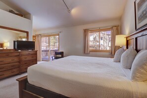 3 makuuhuonetta, silitysrauta/-lauta, ilmainen Wi-Fi, vuodevaatteet