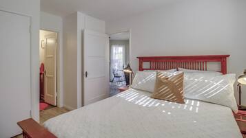 1 bedroom, iron/ironing board, travel cot, free WiFi
