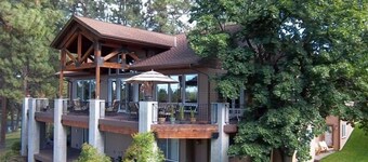 Riverfront Lodge great setting, walk to downtown!