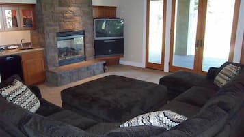 Smart TV, fireplace, DVD player, ping pong