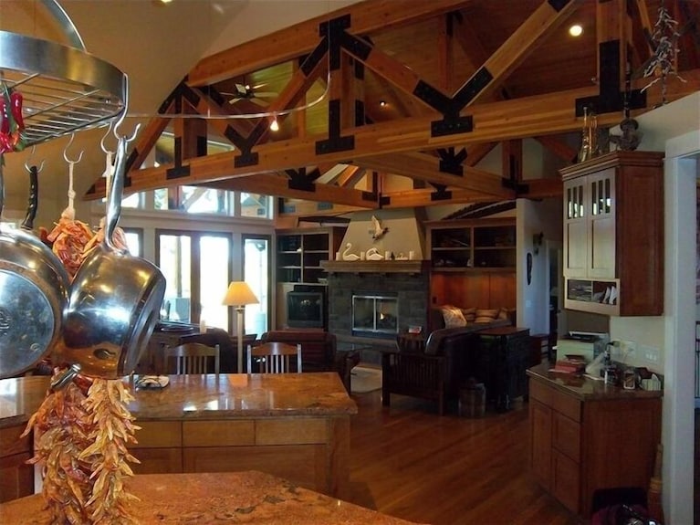 Riverfront Lodge Great Setting, Walk To Downtown! - Bend, OR