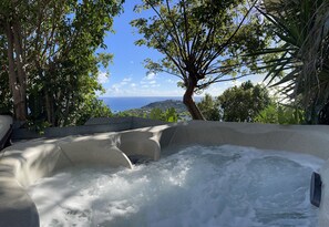 Bain à remous extérieur