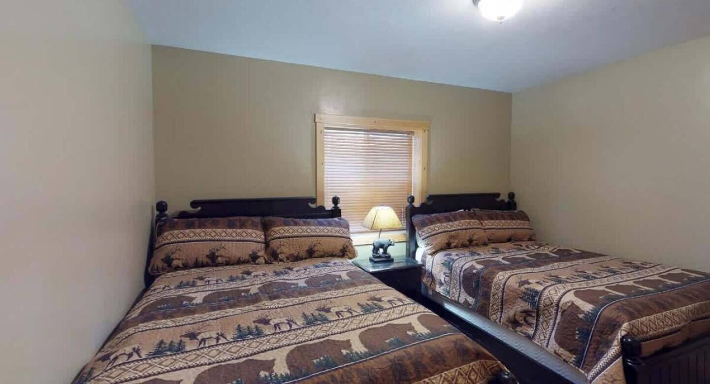 5 bedrooms, WiFi, bed sheets