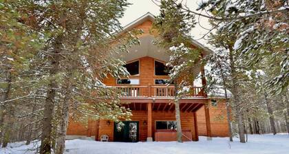 22 MI to YNP | Hot Tub | Huckleberry Retreat