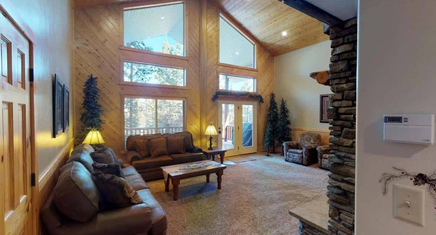 TV, fireplace, offices