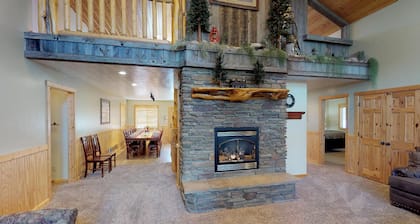 HUCKLEBERRY RETREAT⭐️HOT WANNE SAT TV BBQ GRILL 20MIN BIS YELLOWSTONE IN DER NÄHE VON ATV TRAILS