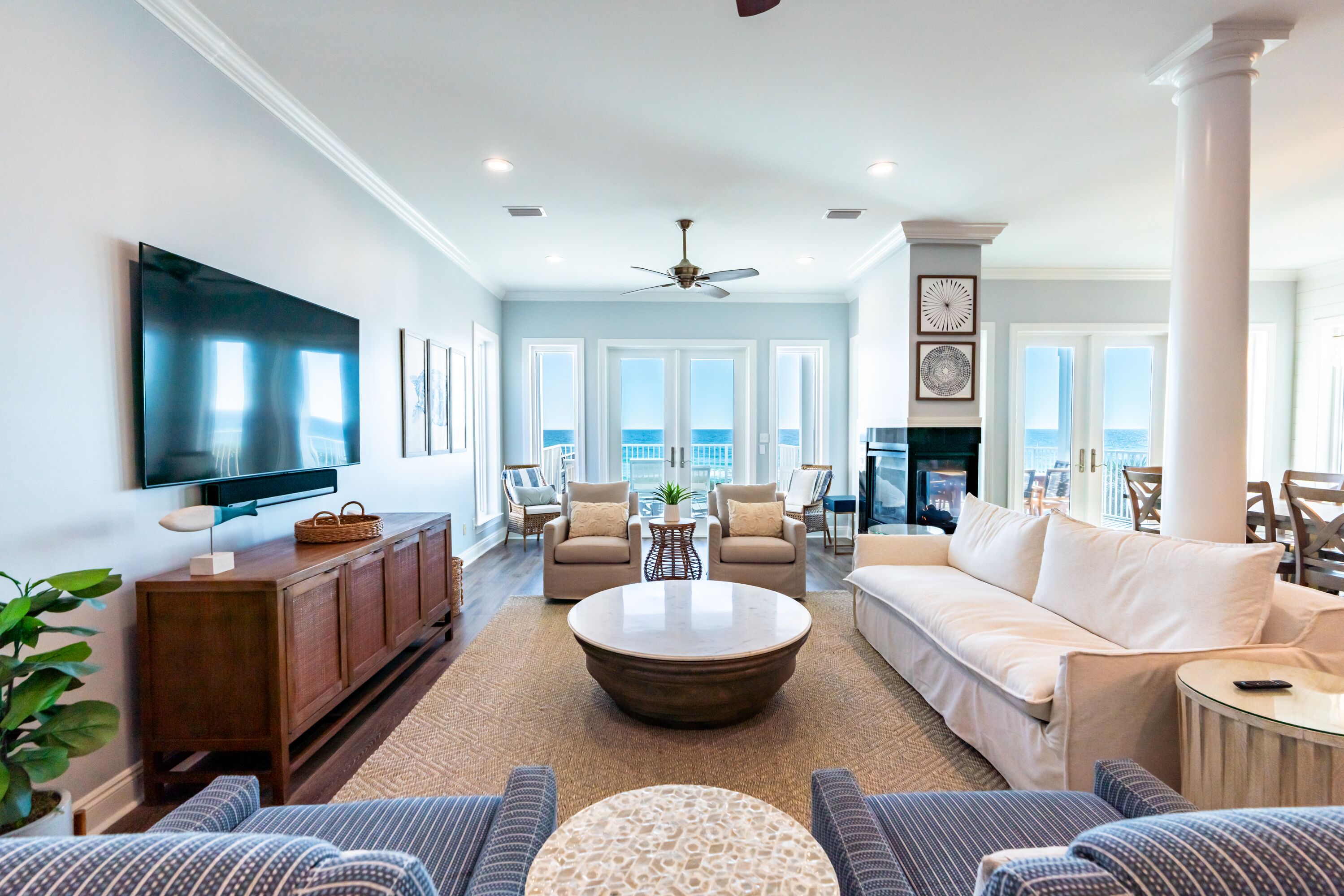 تلفز يون ذكي، مدفأة، مشغل دي في دي، مكتبة موسيقى