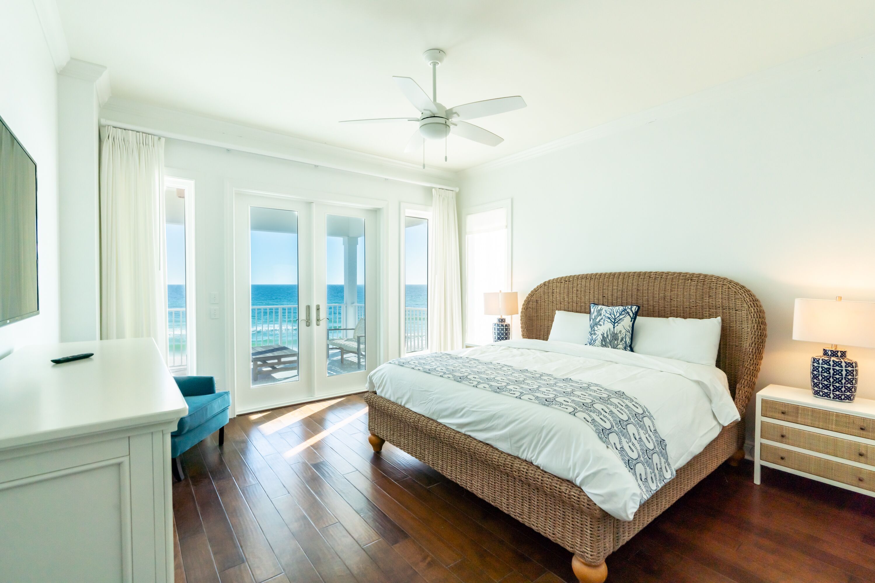 5 bedrooms, iron/ironing board, WiFi, bed sheets