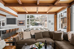 Smart TV, fireplace, DVD player, stereo - RMR: Granite Ridge Lodge 3197 in Teton Village (Teton Village)