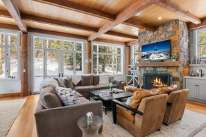 Smart TV, fireplace, DVD player, stereo