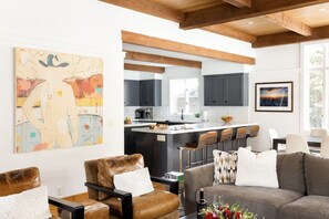 Smart TV, fireplace, DVD player, stereo