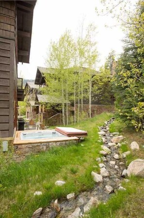 Bañera de hidromasaje exterior
