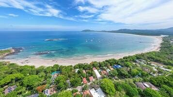 Beach nearby, sun loungers, beach towels