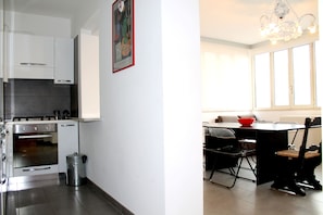 Fridge, microwave, oven, stovetop - Vatican Penthouse with Terrace - St Peter's Dome view (Roma)