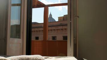 3 bedrooms, desk, iron/ironing board, WiFi (free)