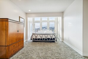 5 habitaciones, tabla de planchar con plancha y wifi gratis 