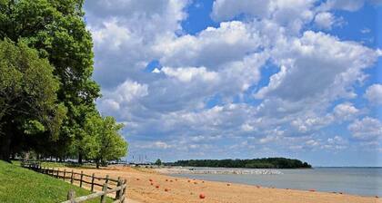 Anglers Anchor-Cozy Cottage on Lake Erie Near Port Clinton, Beaches, Firepit