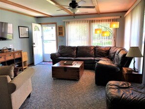 Smart-TV, Videospiele, DVD-Player, Bücher