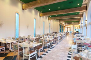 A spacious dining area with multiple tables and chairs, a checkered floor, and a green ceiling. - Herods Palace Hotels & Spa Eilat (Eilat)