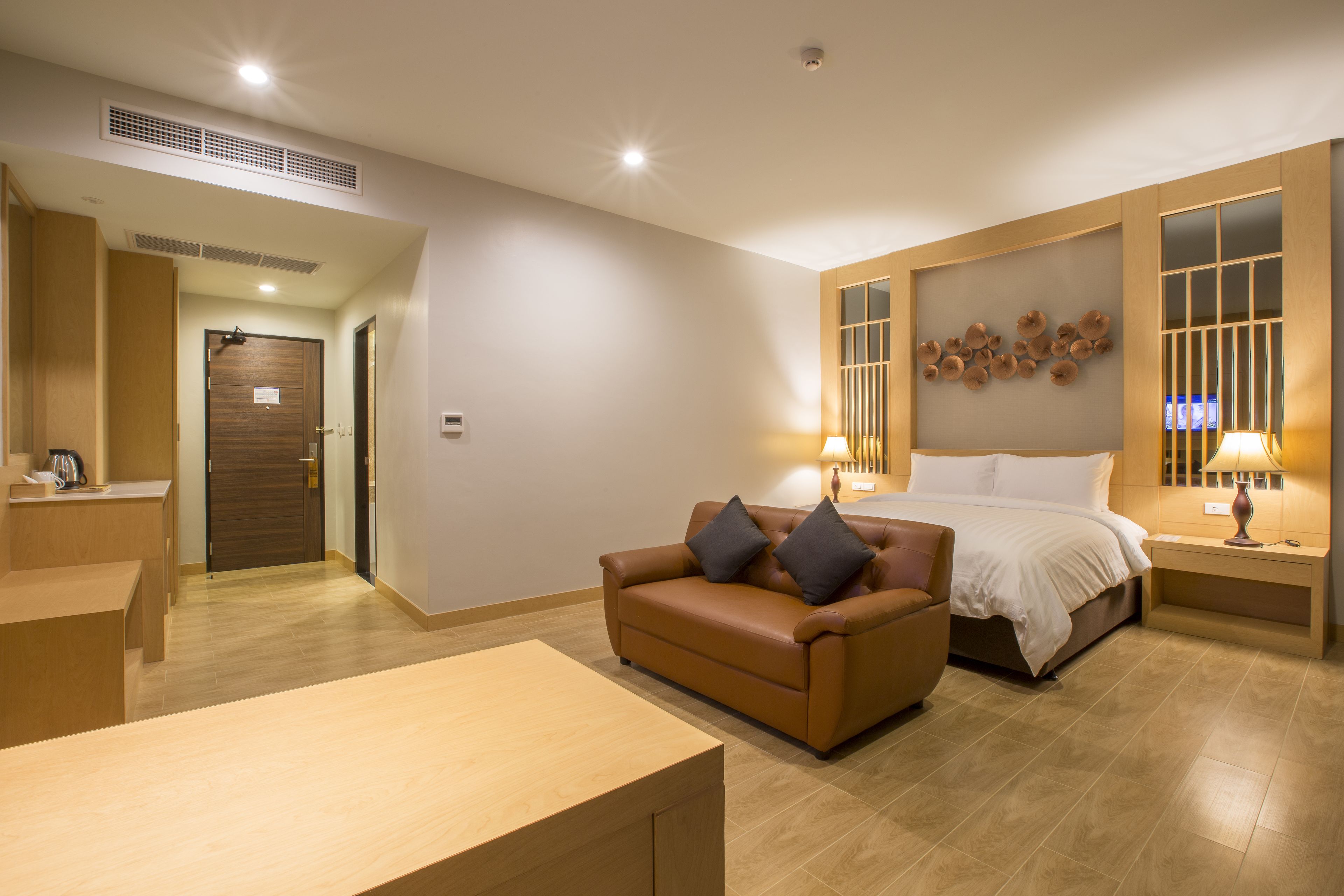 grand deluxe room | 1 bedroom, hypo-allergenic bedding, minibar, individually decorated