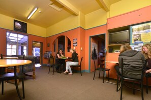 Dining - Tombstone Motel, Lodge & Backpackers (Picton)