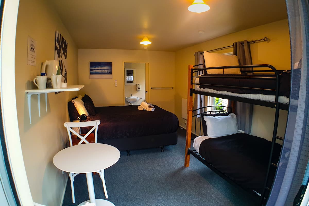 Chambres insonorisées, fer et planche à repasser, Wi-Fi gratuit