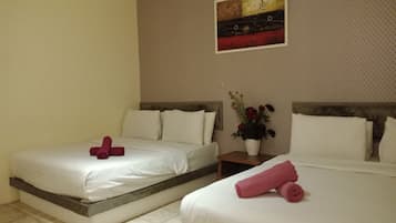 Suite familiar (Premium) | Escritorio, tabla de planchar con plancha, wifi gratis y ropa de cama