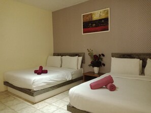 Premium Family Suite | Desk, iron/ironing board, free WiFi, bed sheets - Hotel 77 (Serendah)