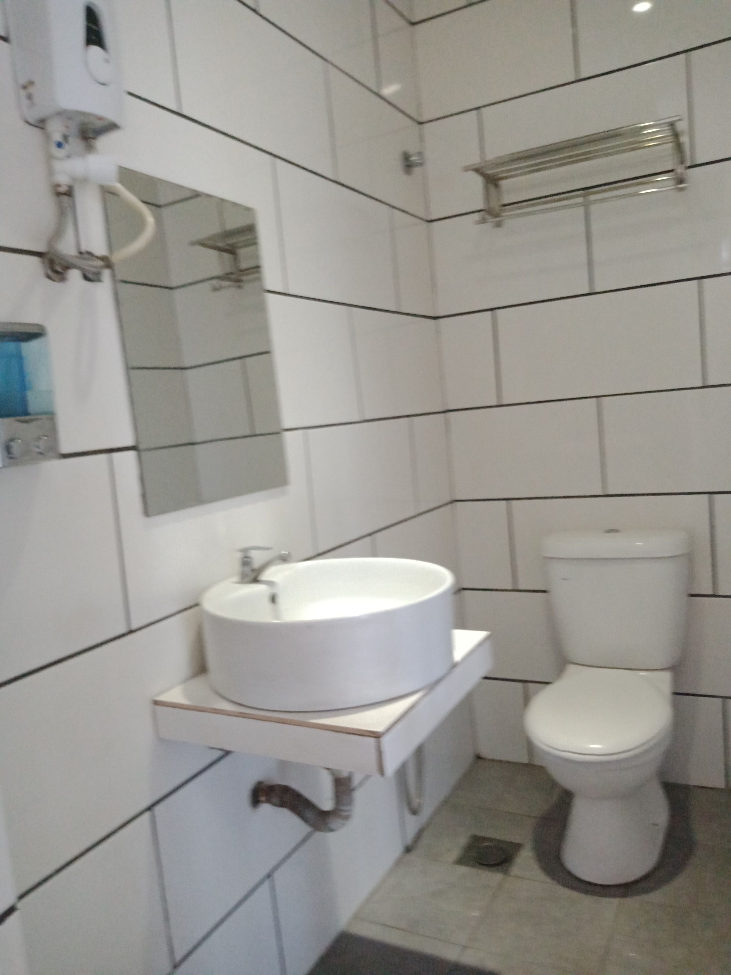family-4 suite | bathroom | shower, free toiletries, hair dryer, bidet