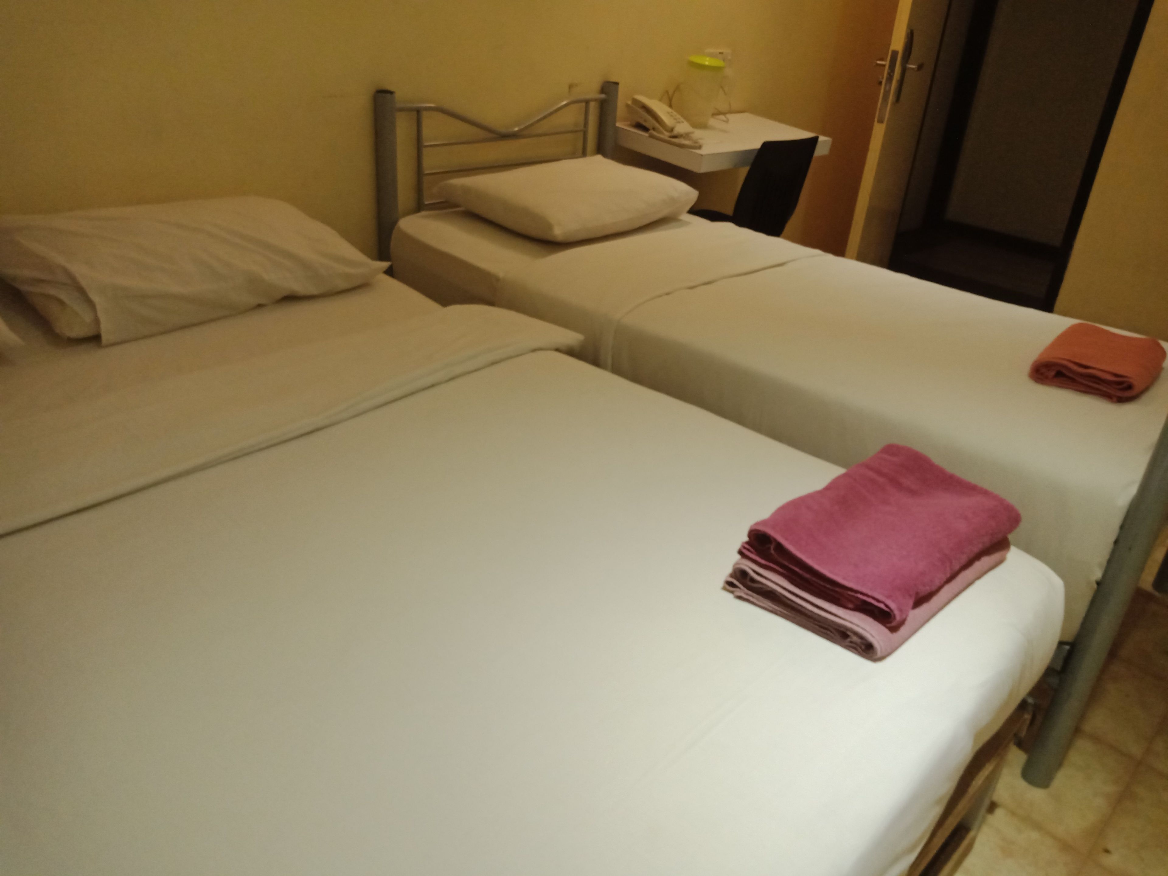 family-3 suite | desk, iron/ironing board, free wifi, bed sheets