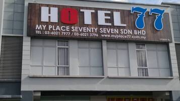 Vista frontal de la propiedad