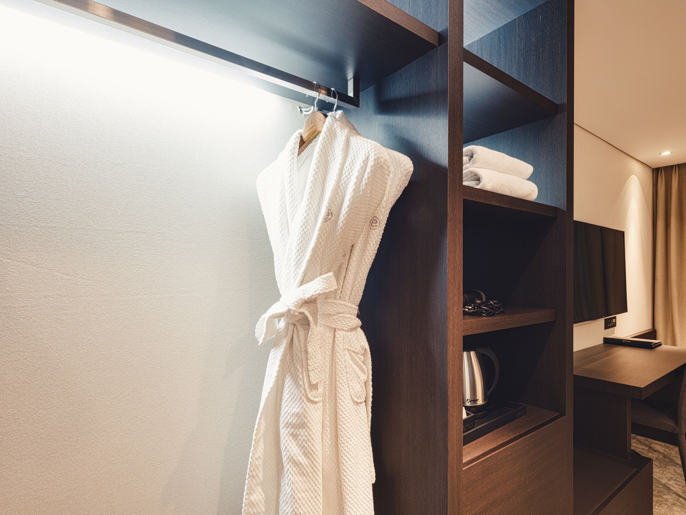 1 bedroom, premium bedding, in-room safe, desk