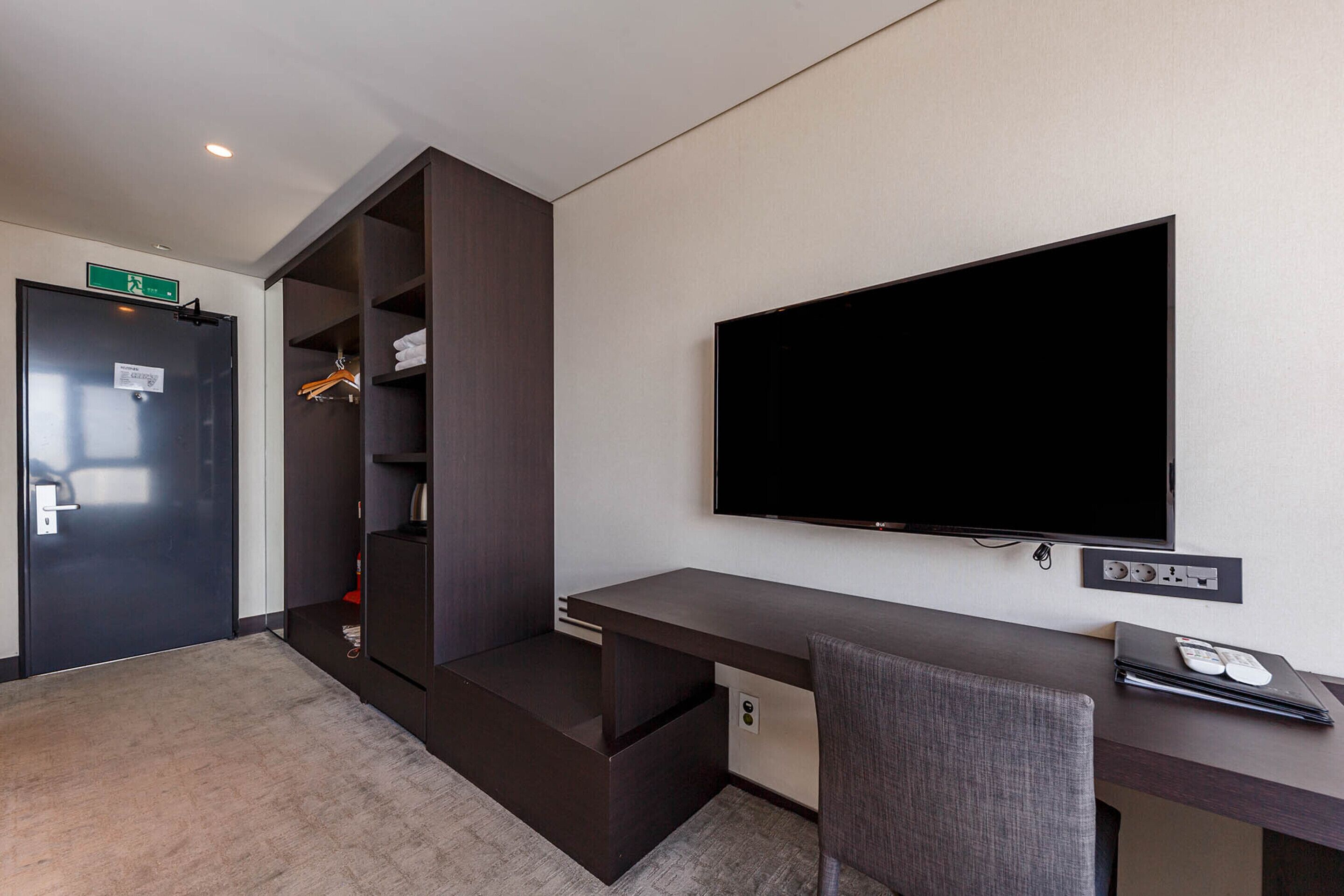 family double room (hollywood bed) | 1 bedroom, premium bedding, in-room safe, desk