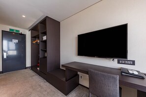 패밀리 더블룸, 할리우드 침대 (성인 2명 7세미만 소아 1명) | 1 개의 침실, 고급 침구, 객실 내 금고, 책상