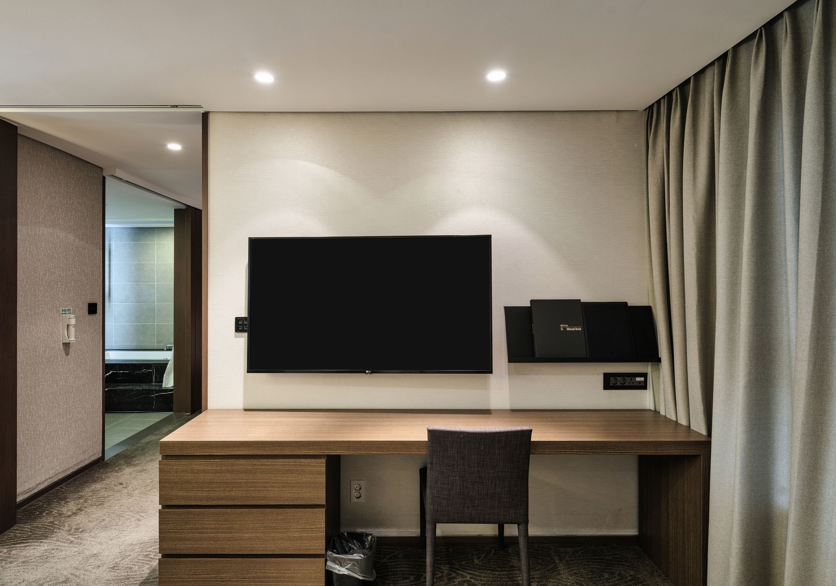 suite (hollywood bed) | 1 bedroom, premium bedding, in-room safe, desk