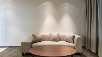 Suite (Hollywood bed) | Premium bedding, in-room safe, desk, blackout drapes