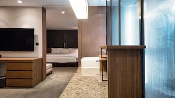 Suite (Hollywood bed) | Premium bedding, in-room safe, desk, blackout drapes